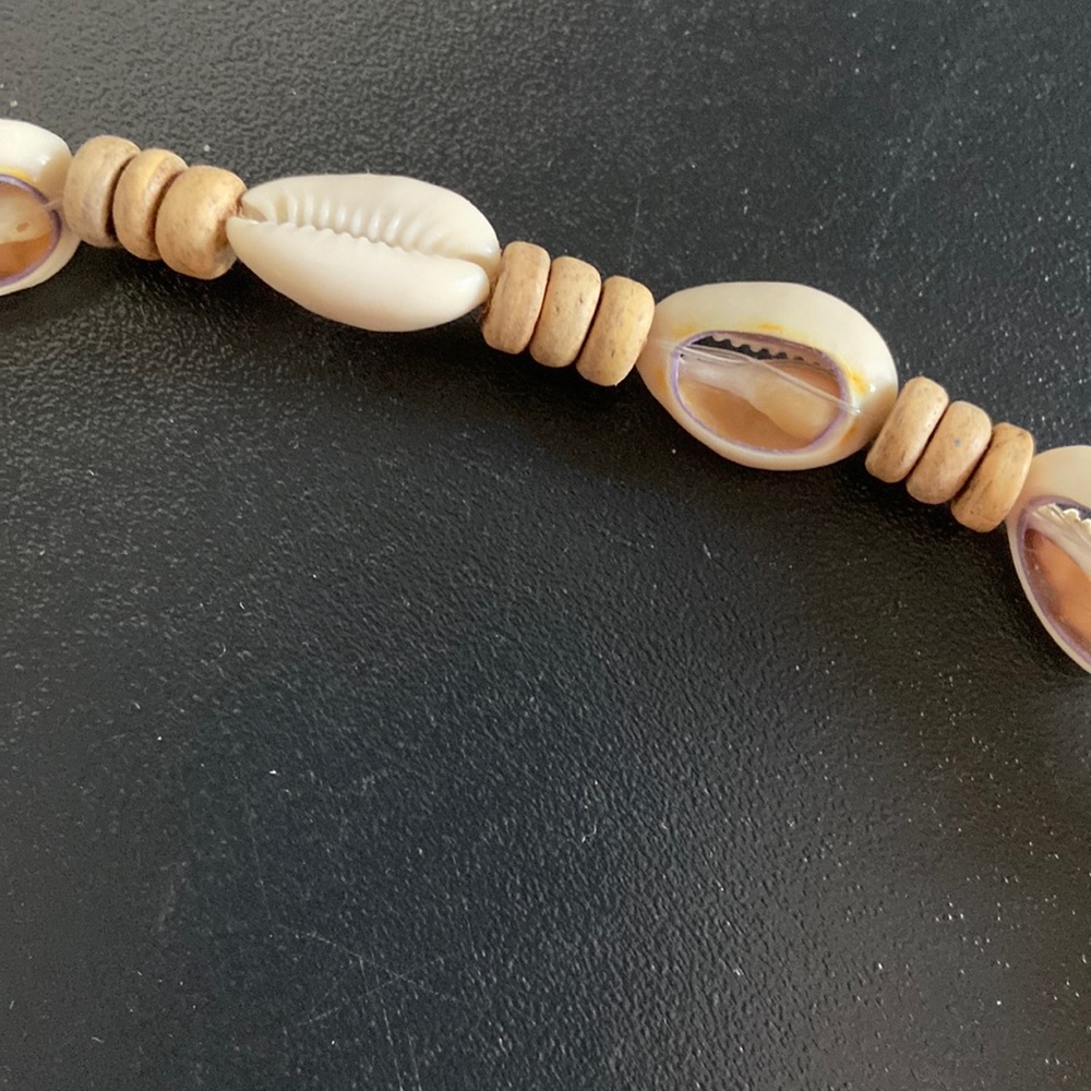 Shell Necklace - Picture 2 of 5